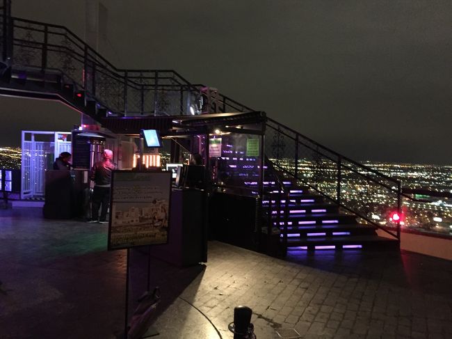 1/04　ディナー<br /><br />ひとしきり堪能したところで、席に戻ります。<br />って、本当は寒くて長時間は居られません。<br />