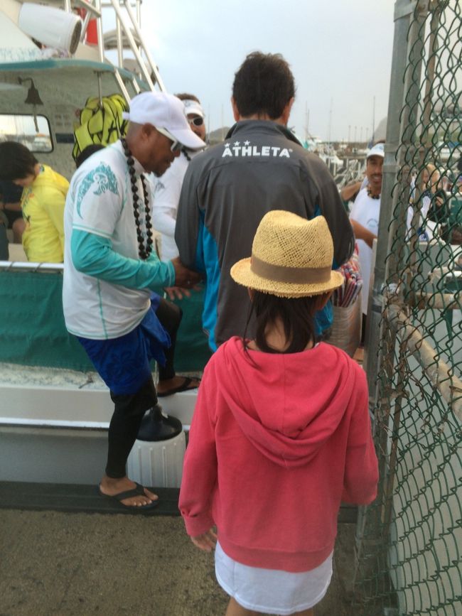 この日に限って天気が少し悪くて、、<br /><br />でも、雨は降ってないのでなんとかなるかな〜<br /><br />いよいよ船に乗り込んで出発しま〜す！