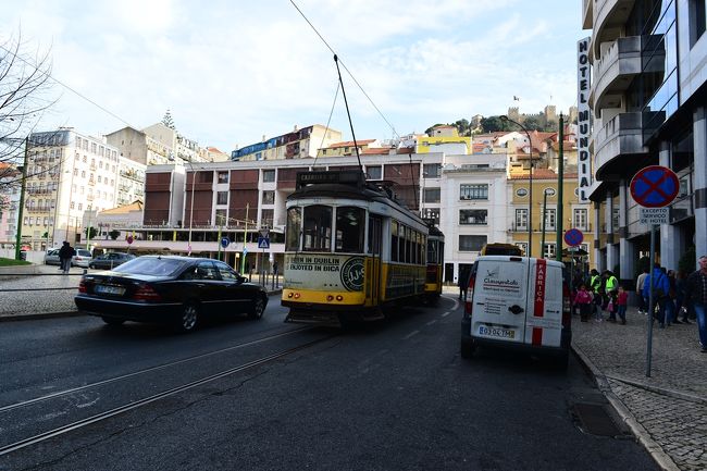 トマールからリスボンへ戻り、昼食を済ませてシントラへ向かいます。<br />フィゲイラ広場でバスを降ります。