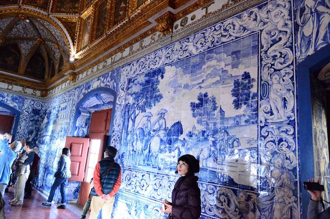 内壁はアズレージョで装飾されています。