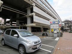 ＪＲ小倉駅で、予約していたレンタカーに乗りました。