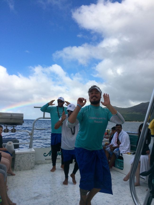 美味しいランチの後はクルーによるエンターテイメント！<br /><br />すると、、<br /><br />後ろにとってもキレイなrainbow！！