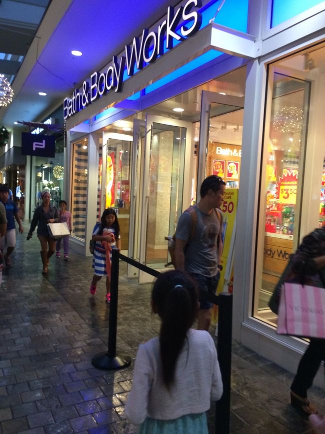 お目当のお店を回りま〜す。<br /><br />こちらのハンドソープ数年前から愛用。 今回も1年分お買い上げ〜<br /><br />重い！！！ 帰り大丈夫か、、笑<br /><br />一旦車へ置きに。。笑