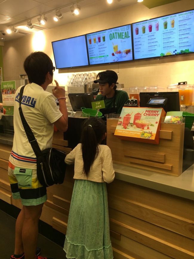 休憩にまた娘の好きなこちら。<br />Jumba Juice。笑