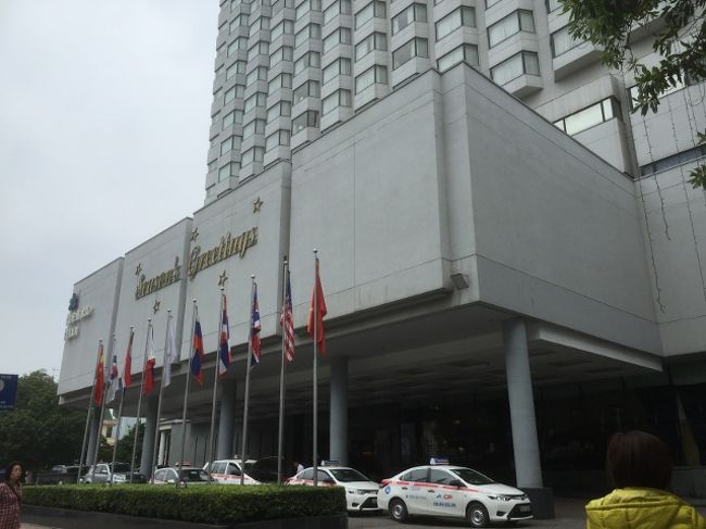 ホテルニッコーハノイの正面。<br />