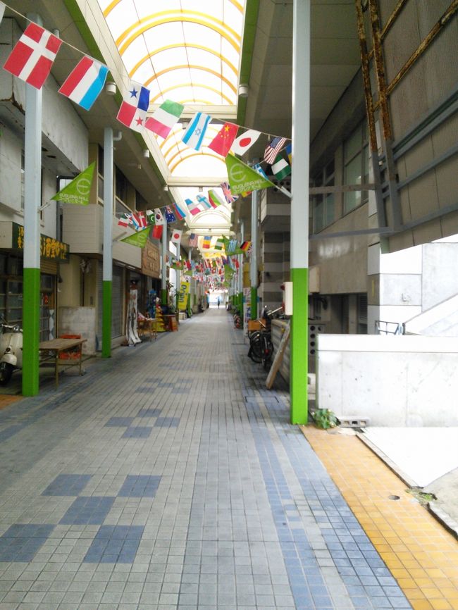 実は、モール内もその周辺も、<br />お正月だから、やっていないお店が多くて...<br />繁華街（？）の観光はすぐに終了。<br />どうしようかなー。