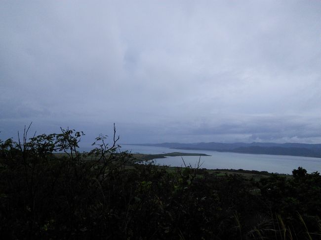 今回は100均のレインコートを持ってきました。<br />あと、荷物を入れられるビニール袋も。<br /><br />時々山に登ったりするので、そういう準備をしてしまう癖が。