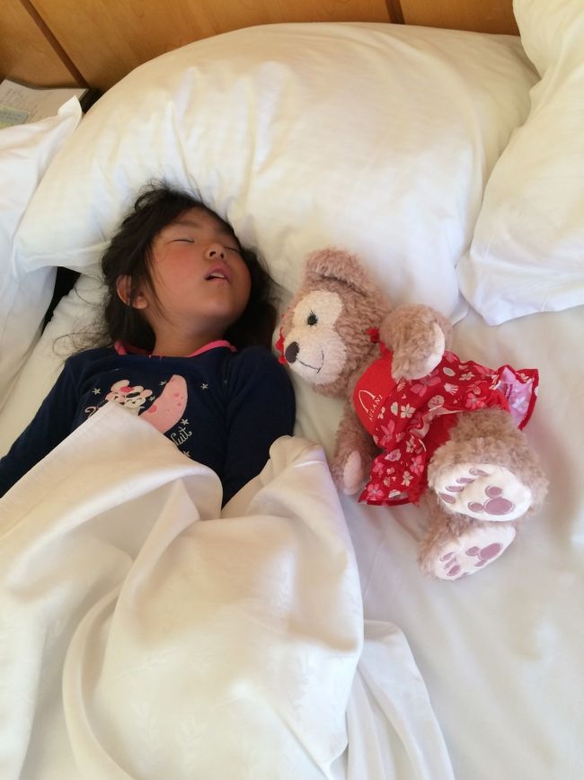 そろそろ起きる時間ですよ〜<br />Poolタイム短くなっちゃうよ〜笑