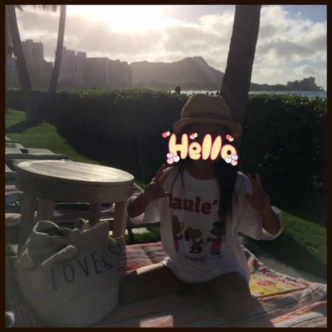 今日もベスポジ！笑<br /><br />前回来た時はプール目の前、ジャグジー真横の一番良い席が無料だったのに、、今回来たら有料エリアになってて。。プール周りは有料エリアが増えました。<br /><br />なので、今回のベスポジはここ！<br />テーブルもGet〜笑