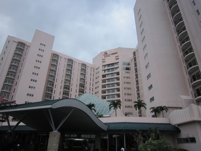 ホテルへと戻って来ました<br />結構大きなホテルで遠くからでもよく見えます