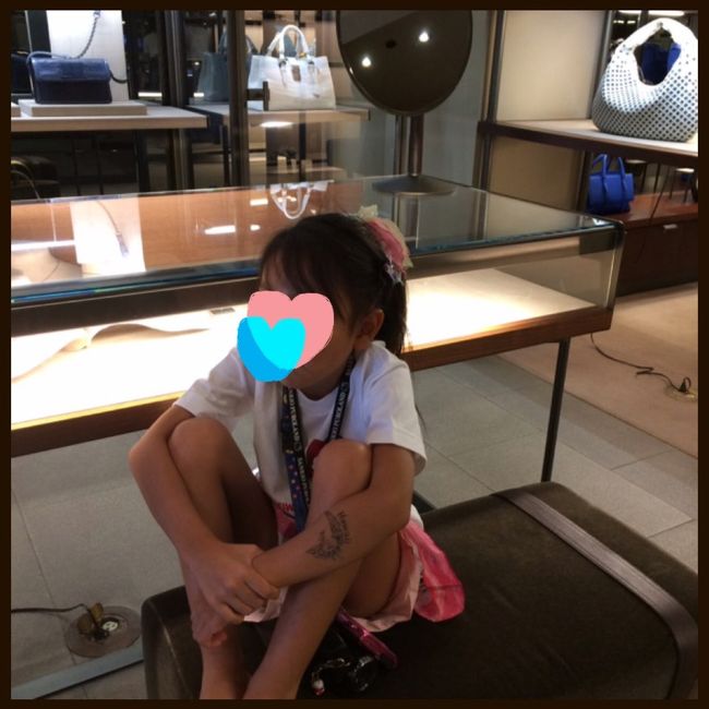 まだまだShoppingは続く、、<br /><br />退屈な娘ちん。。