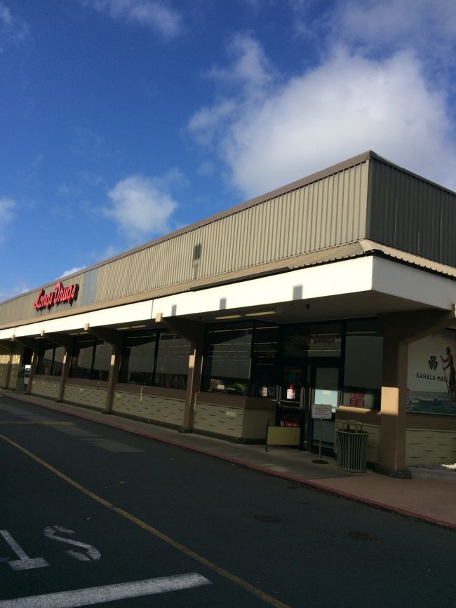 まずはここ！<br />雑貨類を見ま〜す。<br /><br />お目当のジップロックがなく、、