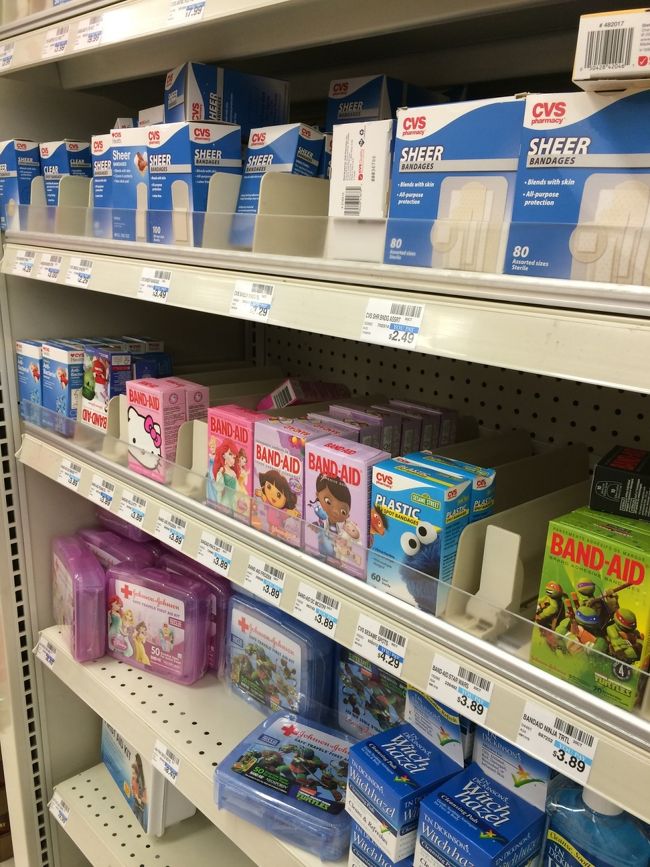 バンドエイドを数種類購入〜<br /><br />大好きなドックがあって大喜び。笑