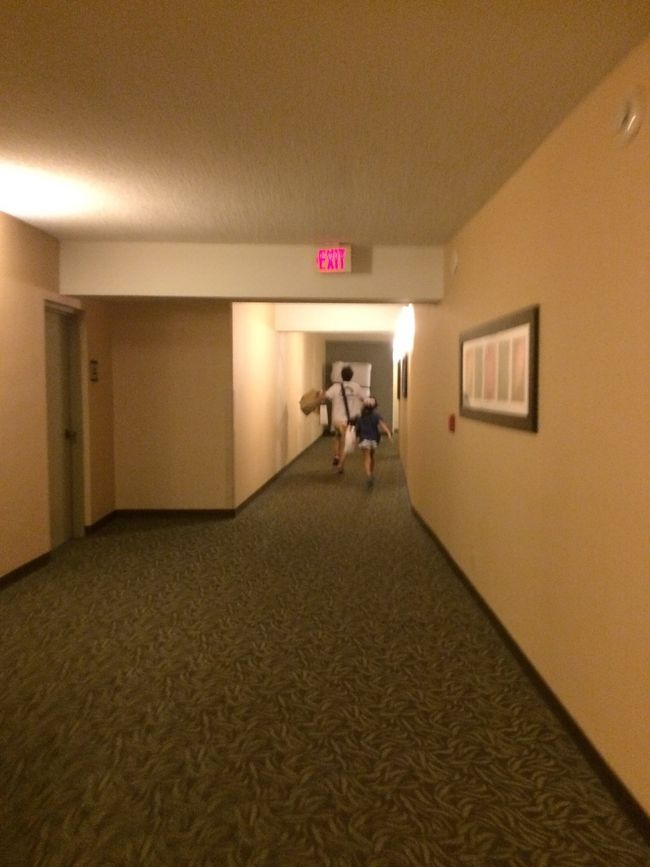 急いで部屋へ戻るその訳は。。<br /><br />早くPoolへ行きたいから！