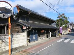いかにも歴史がありそうな建物。豊乃鶴酒造です。吉野酒造と同様に天保年間からの老舗。