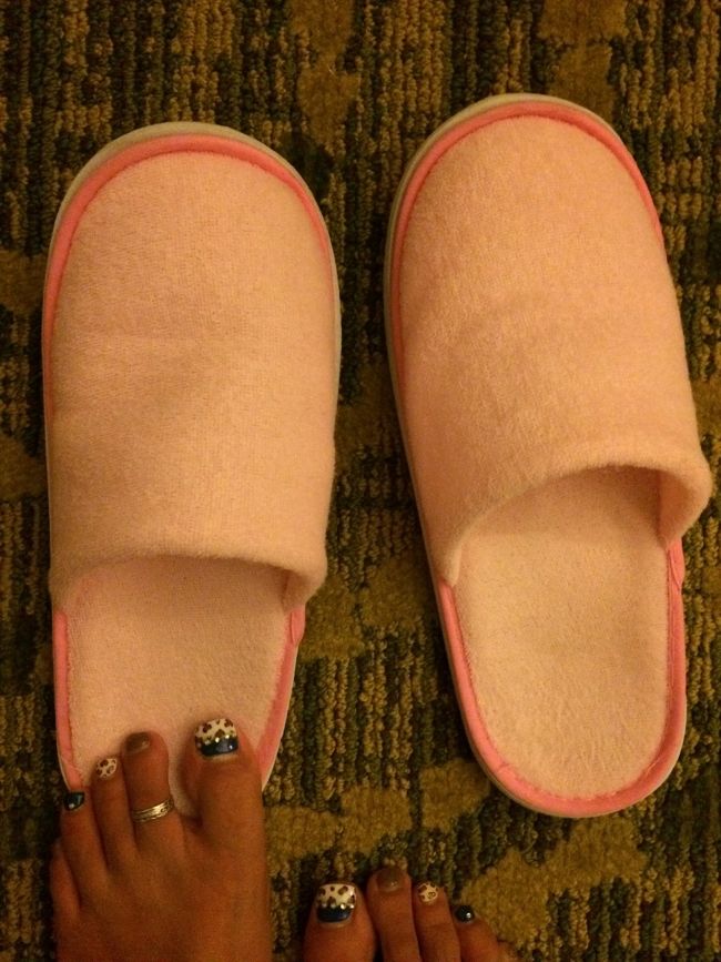 今回この100均スリッパを持参してきたんだけど。。<br /><br />やっぱり便利でした！