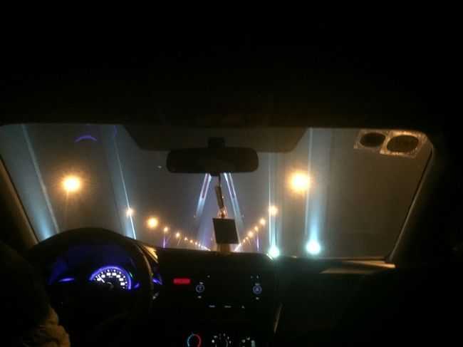 泊まっていたホテルからタクシーに乗り空港へ。<br />この橋は日本のゼネコン作。