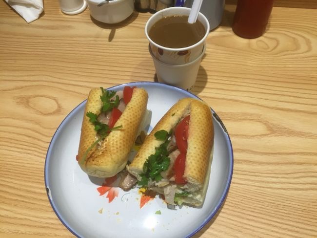 オーソドックスなパテとチャーシューのやつ。<br />残金３０００ドン。うまく使い切りました。