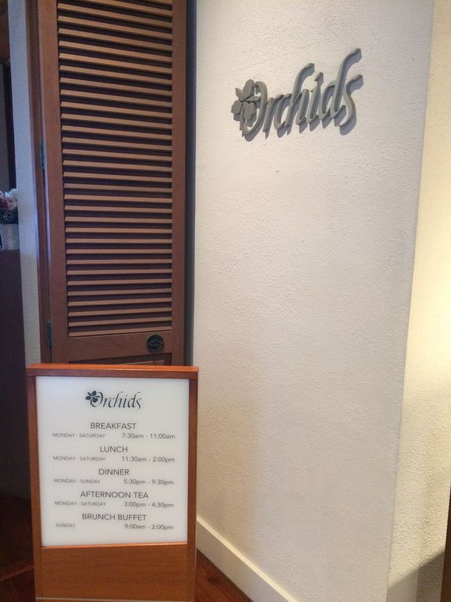 のんびり朝ごはんに選んだのはOrchids。 テラス席を7:30にreserveしておきました。