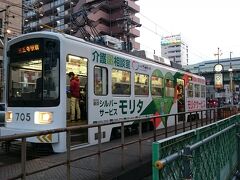 Googleさんに聞いてみると、梅田に出るには、終点の天王寺駅前まで乗るより、阿倍野で地下鉄谷町線に乗り換えた方がよいとおっしゃるので、従いました。