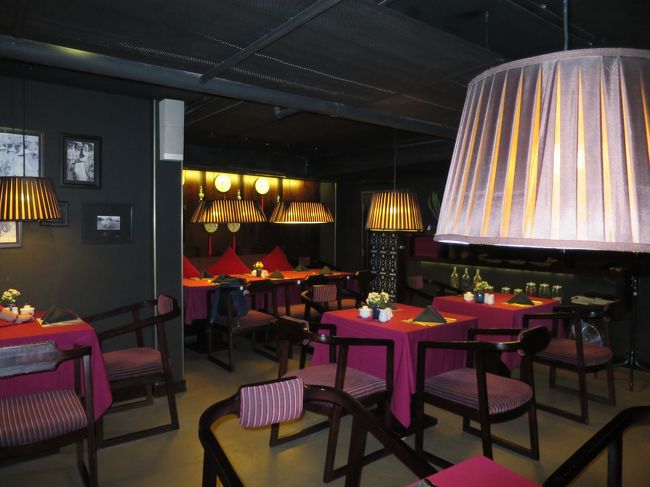 レストランのオープンは午前６時半。ホテルを出る１０時までに残った街歩きをしようと、いの一番に降りてきた。