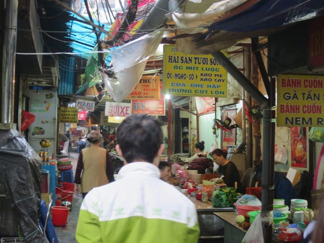 ほどなくドンスアン市場近くの屋台が並ぶ路地に到着。