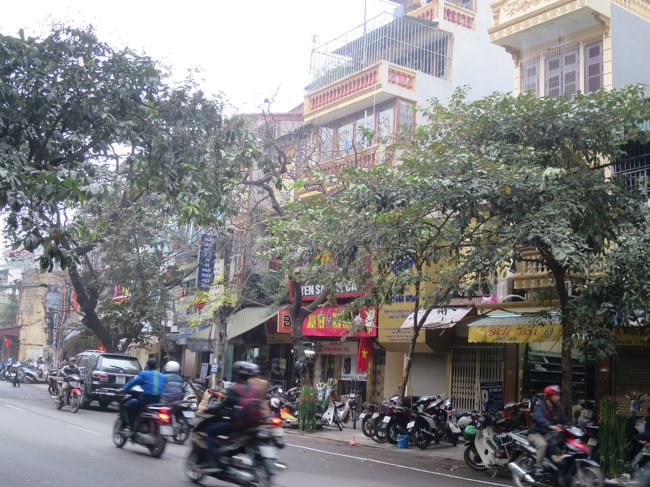 引き続き、昨日見逃したハノイ唯一の世界遺産タンロン遺跡を尋ねて街歩き。