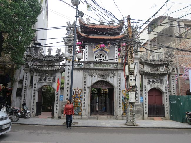 これは何の建物だろう。だんだんどうでもよくなってくる。