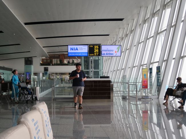 ボーディングが始まる前に搭乗口へ。