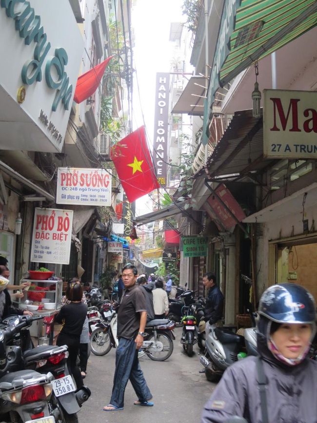 ホテル近くの路地裏は、プチホテルやゲストハウスが立ち並ぶ地域。