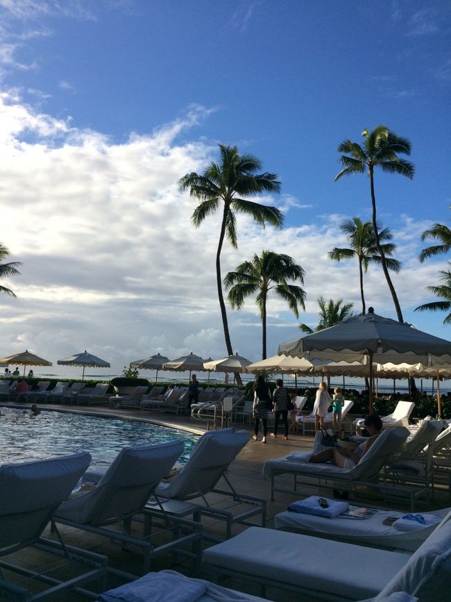 こちらはハレクラニのプール。