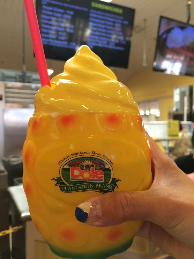 ママはこちら！<br /><br />パイナップルジュースにパイナップルソフトが乗ってます。