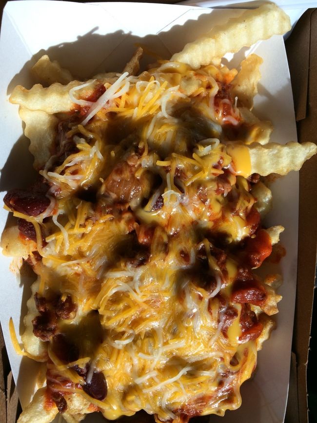 14時過ぎ、、 お腹も空いてきたのでこちらも。<br /><br />チリチーズポテト！<br />だいぶ食べ難いけど、これめっちゃ美味しかった！