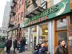 RUSS&DAUGHTERS
ベーグルを食べたいヨメのために寄ってみました。