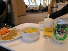 ドラフトがないので缶ビールで乾杯♪
結構カレーがおいしくて、おかわりしちゃいました。