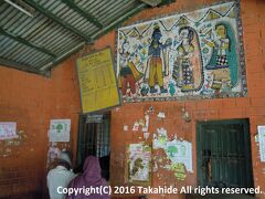 ジャナクプル駅

ネパール唯一の鉄道、ジャナクプル鉄道の起点です。切符売り場にもミティラー画(मिथिला कला (Mithila Painting))が描かれています。


ジャナクプル鉄道：https://ja.wikipedia.org/wiki/%E3%82%B8%E3%83%A3%E3%83%8A%E3%82%AF%E3%83%97%E3%83%AB%E9%89%84%E9%81%93