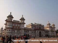 ジャナキ寺院(जनकपुरधाम (Janaki Mandir))

この町で生まれたラーマーヤナ(भानुभक्तीय रामायण (Rāmāyana))のヒロイン、シーター(सीता (Sītā))を祀るヒンドゥー寺院です。


シーター：https://ja.wikipedia.org/wiki/%E3%82%B7%E3%83%BC%E3%82%BF%E3%83%BC