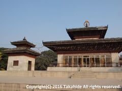 ラム・ジャナキ結婚寺院(Ram Janaki Biwaha Mandap)

ラーマ(राम (Rāma))とシーター(सीता (Sītā))との結婚を再現する寺院です。


ラム・ジャナキ結婚寺院：http://www.lonelyplanet.com/nepal/the-terai-and-mahabharat-range/janakpur/sights/religious/ram-sita-bibaha-mandir
ラーマ：https://ja.wikipedia.org/wiki/%E3%83%A9%E3%83%BC%E3%83%9E