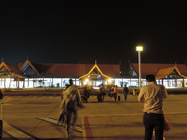 アシアナにのってシェムリアップ国際空港に到着したのは未明のころ。<br />空港のバイタクは終了しており、タクシーで宿へ。