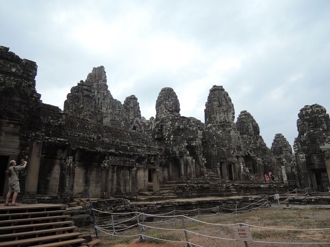 アンコールトムでゆっくりいろいろ見たかったのに、トゥクトゥクの兄さんが一か所しか見せてくれなかったよ。