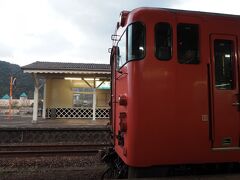 東萩駅到着！今日はここまで。
有人駅なのでほっとする。切符で駅員さんと話がはずんだ。