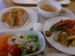 宿泊した「リッチモンドホテル宇都宮駅前アネックス」の朝食バイキング。比較的野菜の種類が豊富で美味しかった。