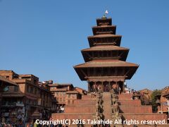 ニャタポラ寺院(&#2344;&#2381;&#2351;&#2366;&#2340;&#2346;&#2379;&#2354; &#2350;&#2344;&#2381;&#2342;&#2367;&#2352; (Nyatapola Mandir))

ブパティンドラ・マッラ王(&#2349;&#2370;&#2346;&#2340;&#2368;&#2344;&#2381;&#2342;&#2381;&#2352; &#2350;&#2354;&#2381;&#2354; (Bhupatindra Malla))が1702年に建立したラクシュミー(&#2354;&#2325;&#2381;&#2359;&#2381;&#2350;&#2368; (Laxmi))に捧げられた寺院です。
1934年の地震でも倒壊せず、2015年の地震でも先端部に被害を受けただけでした。


ニャタポラ寺院：https://en.wikipedia.org/wiki/Nyatapola
ラクシュミー：https://ja.wikipedia.org/wiki/%E3%83%A9%E3%82%AF%E3%82%B7%E3%83%A5%E3%83%9F%E3%83%BC