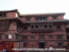 木彫美術館(Woodcarving Museum)

タチュパル広場(Tachupal Square)の一角にある木彫の美術館です。


木彫美術館：http://www.lonelyplanet.com/nepal/around-the-kathmandu-valley/bhaktapur/sights/museums-galleries/woodcarving-museum