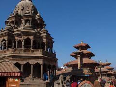 ハリ・シャンカール(Hari Shankar Temple)

半分がヴィシュヌ(&#2357;&#2367;&#2359;&#2381;&#2339;&#2369; (Vishnu))、残り半分がシヴァ(&#2358;&#2367;&#2357; (&#346;iva))の合体神ハリハラ(&#2361;&#2352;&#2367;&#2361;&#2352; (Harihara))を祀る寺院です。
こちらも2015年の地震で完全に倒壊しました。


ハリ・シャンカール：http://www.lonelyplanet.com/nepal/around-the-kathmandu-valley/patan/sights/religious/hari-shankar-temple-3-1432414
ハリハラ：https://ja.wikipedia.org/wiki/%E3%83%8F%E3%83%AA%E3%83%8F%E3%83%A9