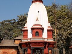 ゴルカナート寺院(Gorakhnath Temple)

シカラ様式の仏塔がある寺院です。


ゴルカナート寺院：http://www.lonelyplanet.com/nepal/around-the-kathmandu-valley/pashupatinath/sights/religious/gorakhnath-temple
シカラ様式：https://en.wikipedia.org/wiki/Shikhara
