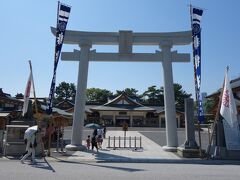 城内には、広島護国神社が鎮座しています。
毎年カープが、必勝祈願を行っている神社です。
残念ながら、願いが聞き届けられることはありませんが。。。