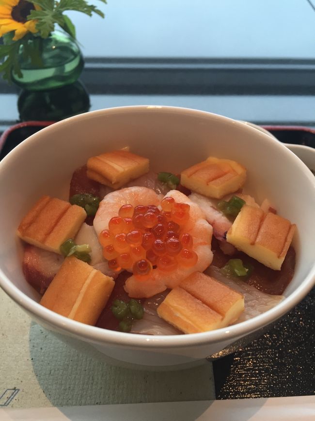 海鮮丼もいただきます