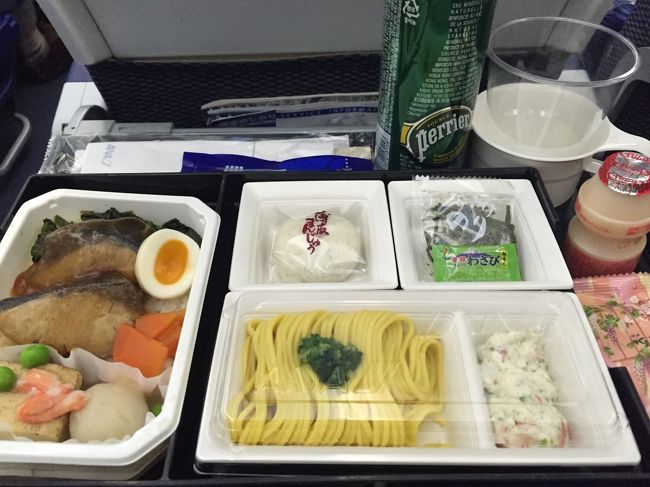 お食事はラウンジでしたので<br />機内食、一応いただきましたが味見程度にしておきました<br />台北到着後は食べ歩きが待ってるので（笑）<br />松山空港到着後、タクシーでホテルに向かいました。