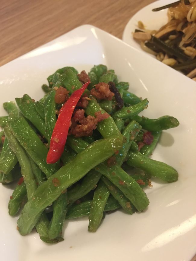 野菜料理を２種類頼んで